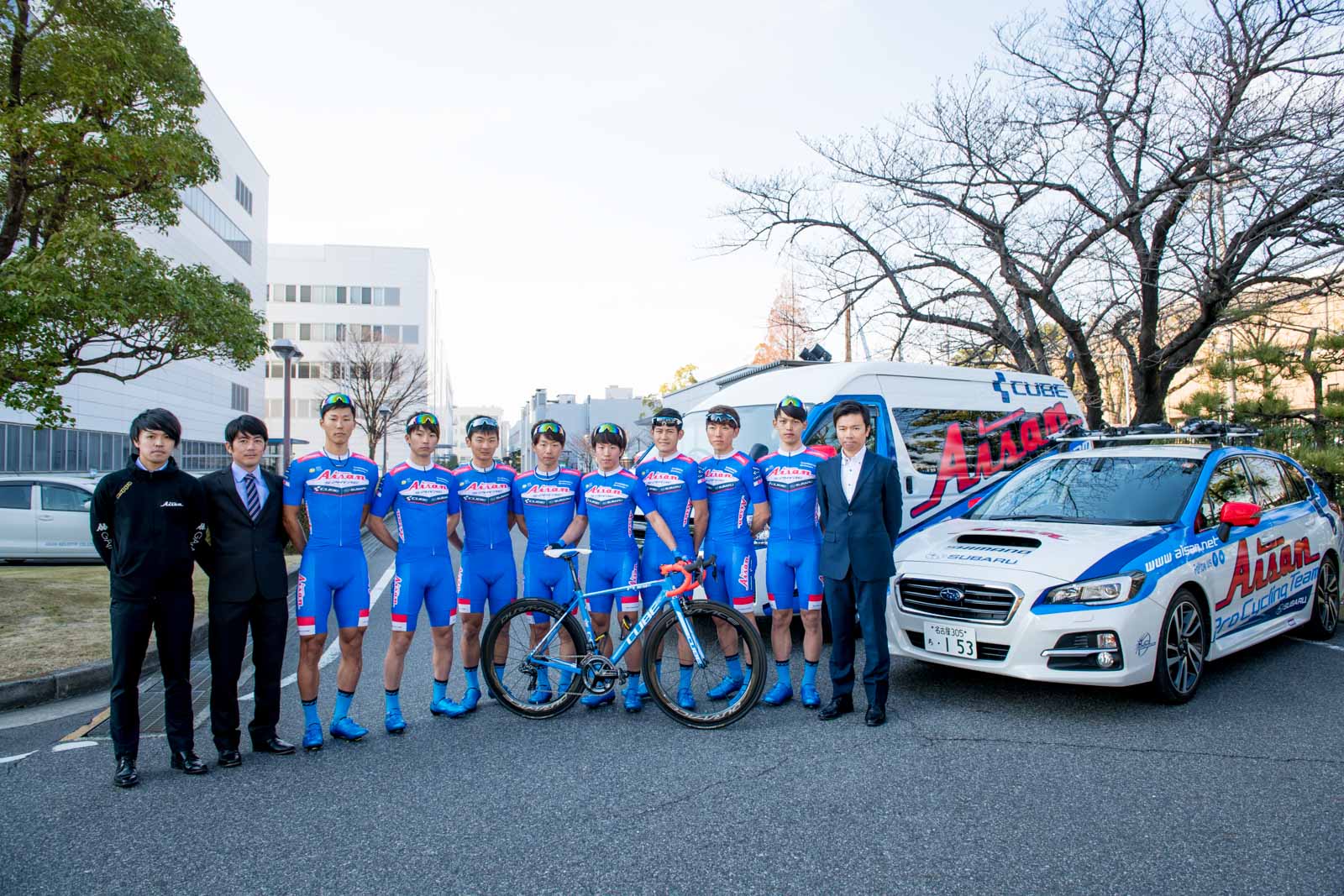 18 Team Group ith Staff.jpg